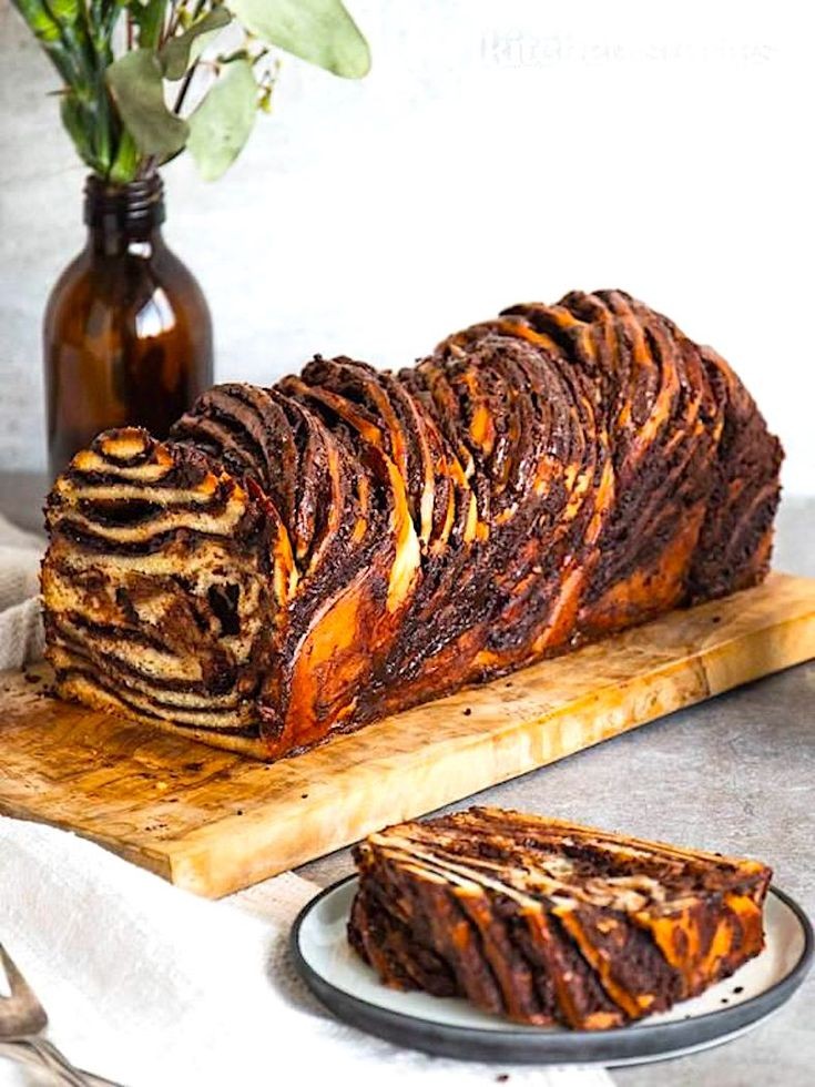Kranz with poppy seeds, raisins and orange zest.