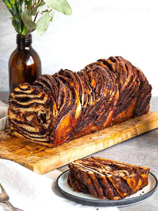 Kranz with poppy seeds, raisins and orange zest.