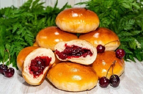 Cherry pies. 1 pc.