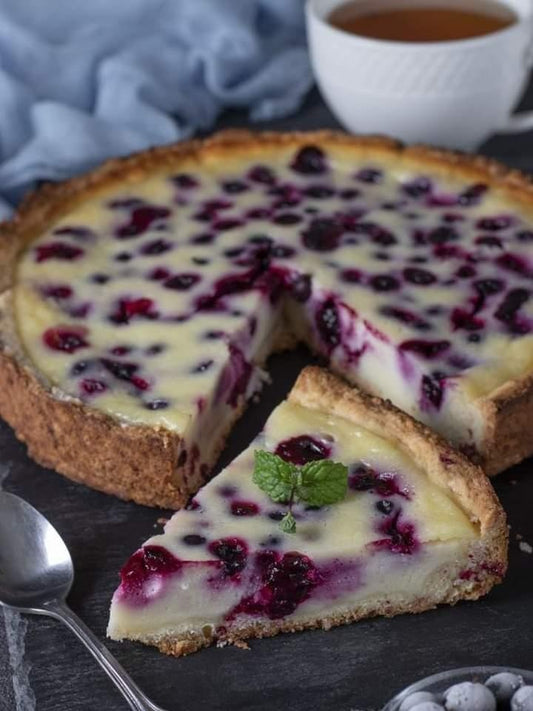 Cheesecake with berries.