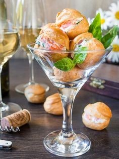 Profiteroles with cream cheese and salmon. 10 pcs.